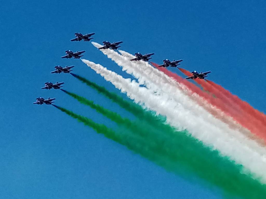 Le Frecce Tricolori fanno sognare il Lago Maggiore