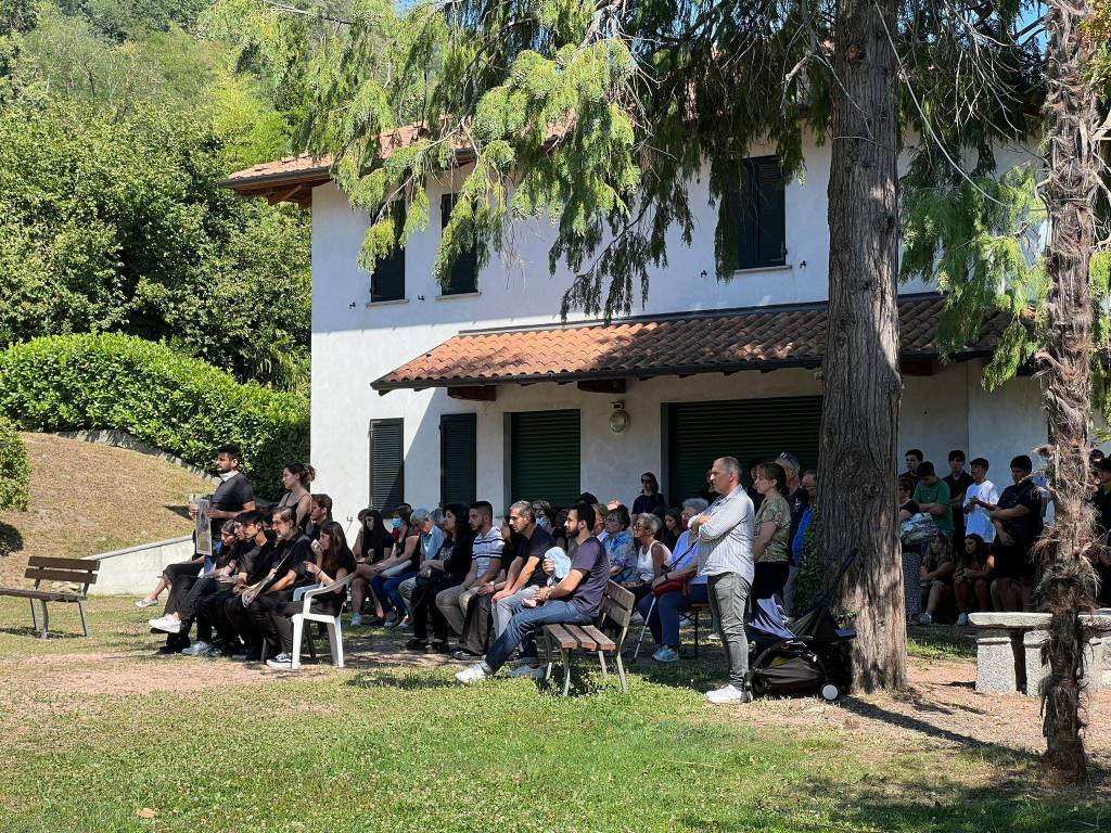 Sangiano saluta Ahmad, il 15enne annegato nel Lago Maggiore