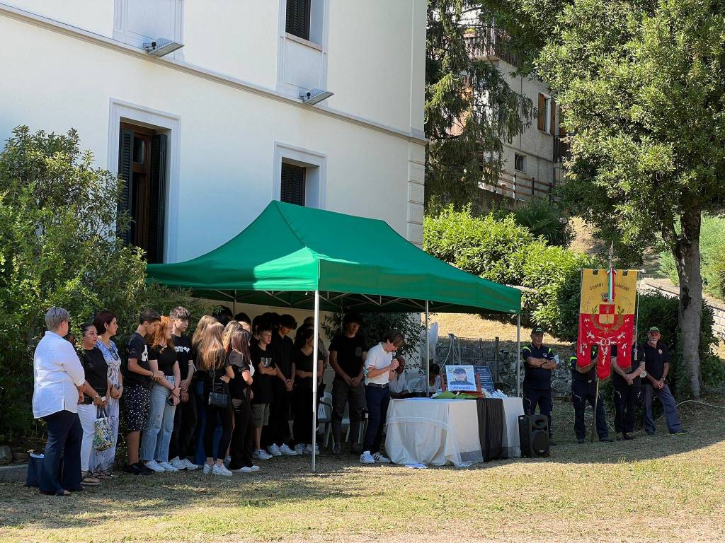 Sangiano saluta Ahmad, il 15enne annegato nel Lago Maggiore