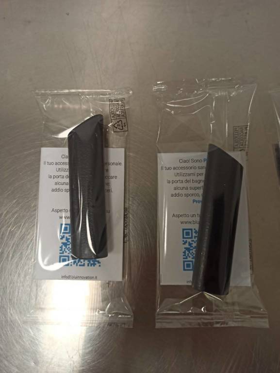 "Pure Grip", la maniglia pulita per i bagni di bar e attività commerciali