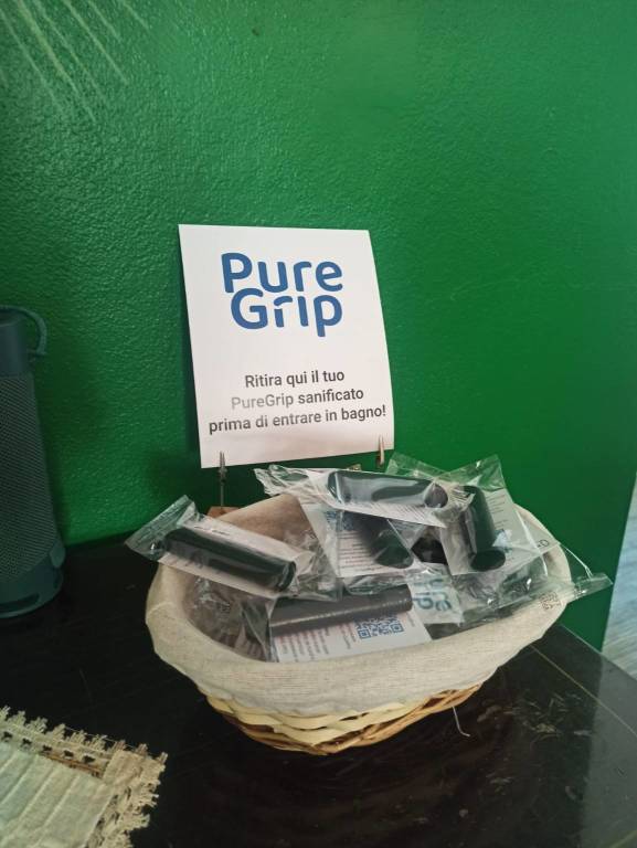 "Pure Grip", la maniglia pulita per i bagni di bar e attività commerciali