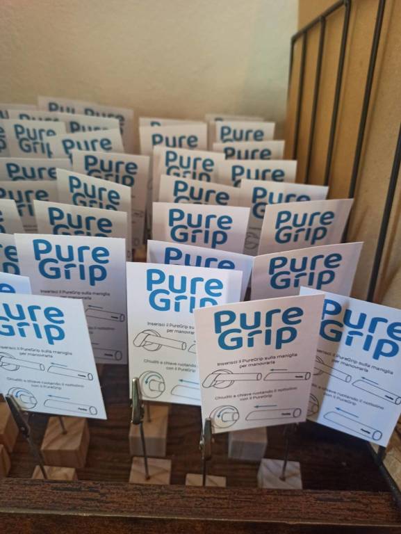 "Pure Grip", la maniglia pulita per i bagni di bar e attività commerciali