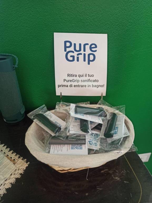 "Pure Grip", la maniglia pulita per i bagni di bar e attività commerciali
