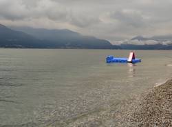 cielo nuvoloso maltempo lago maggiore porto valtravaglia spiaggia