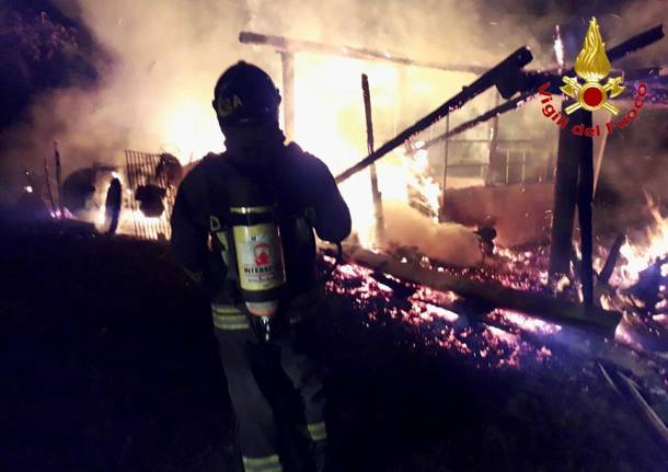 A fuoco una stalla a Leggiuno