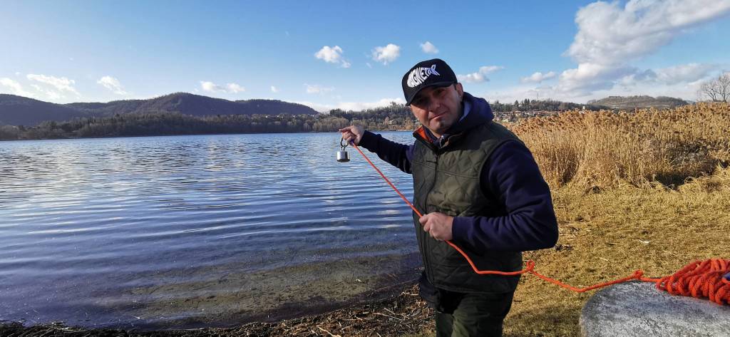 I reperti pescati col magnete nel Lago di Varese