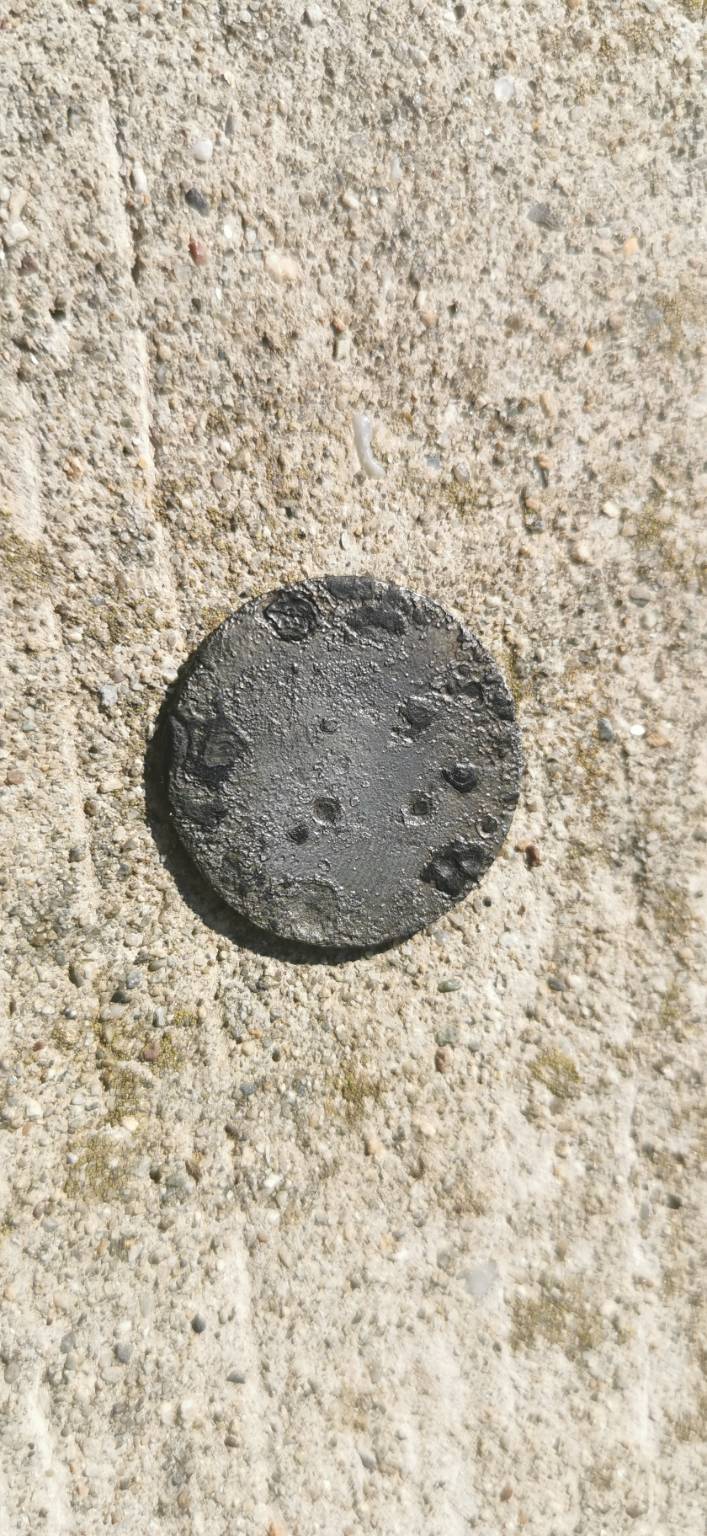 I reperti pescati col magnete nel Lago di Varese