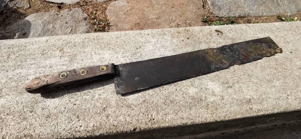 I reperti pescati col magnete nel Lago di Varese