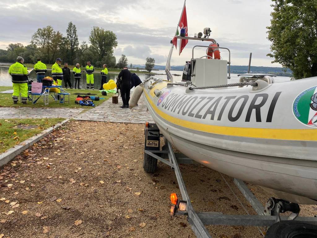 Immondizia raccolta dai sommozzatori nel lago maggiore ad Angela