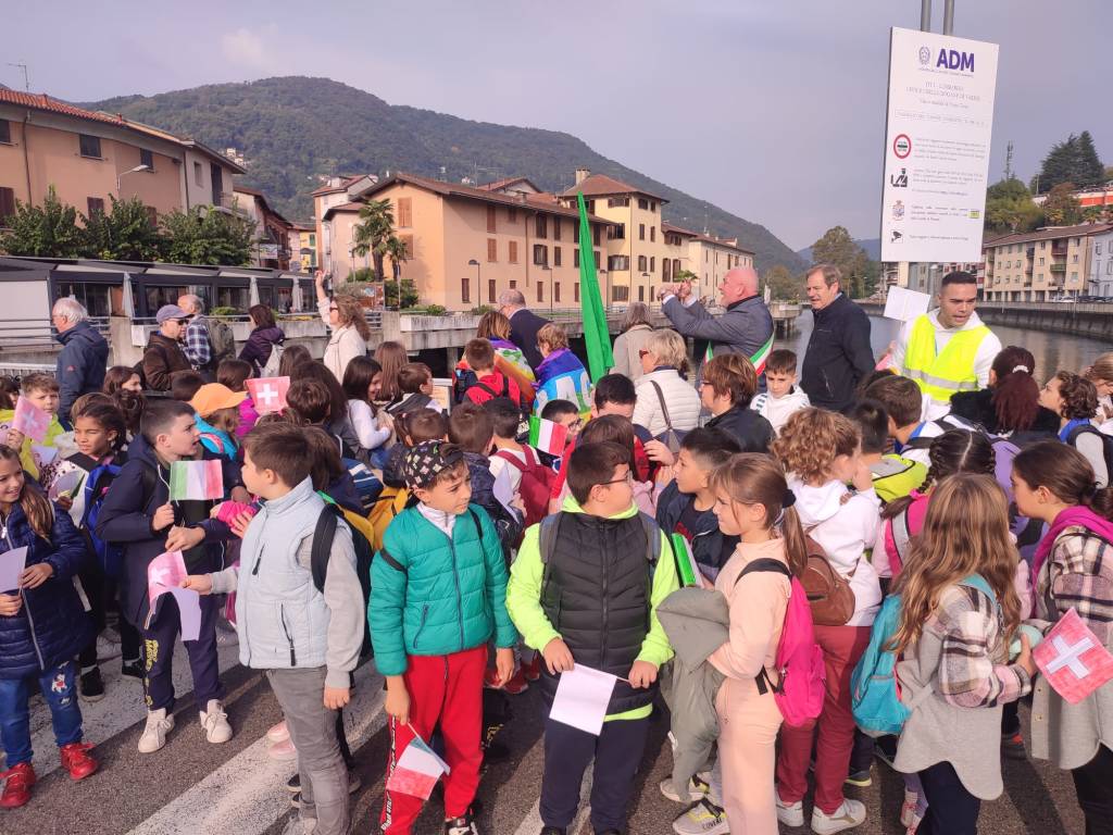 La camminata per la pace e per l'ambiente tra il Malcantone e il Varesotto