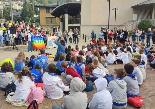La camminata per la pace e per l’ambiente tra Malcantone e Varesotto