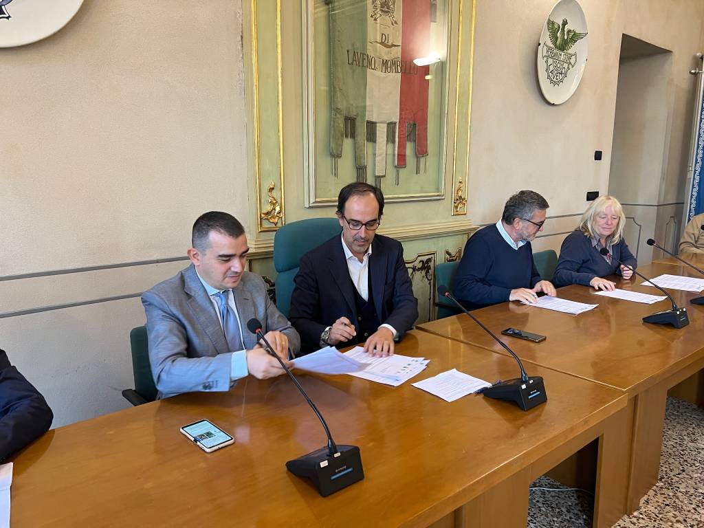 Presentazione progetto Cosmo a Laveno Mombello 