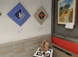 Sculture in ulivo, mosaici e haiku nella nuova mostra "alla Soara" di Angera