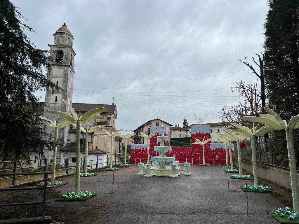 L’allestimento delle Lucine di Natale di Leggiuno 2022