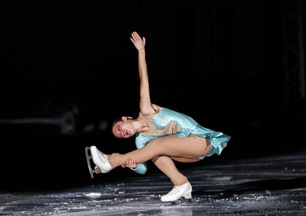 Luci, colori e spettacolo per l'inaugurazione dell'Acinque Ice Arena di Varese