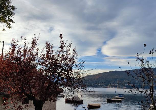 I colori dell’autunno a Caldè, la Portofino del lago Maggiore