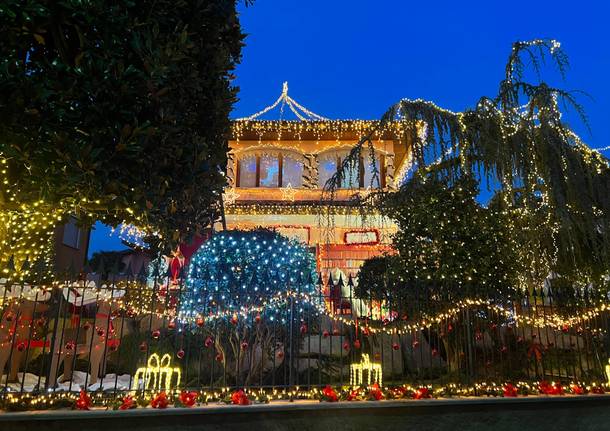 La casa di Babbo Natale è a Ispra con un allestimento di luci e addobbi