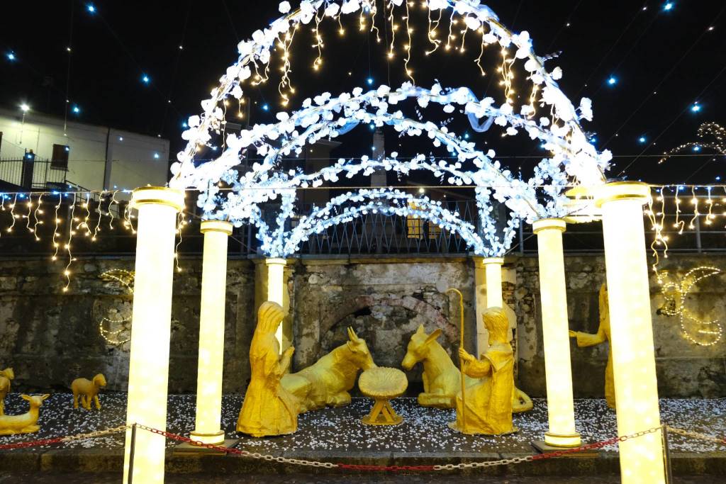 A Leggiuno l'incanto delle Lucine di Natale 