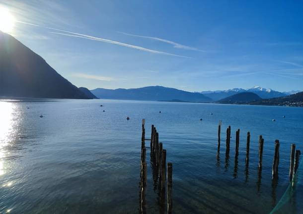 Aria di Natale sulla riva del Lago Maggiore a Caldè