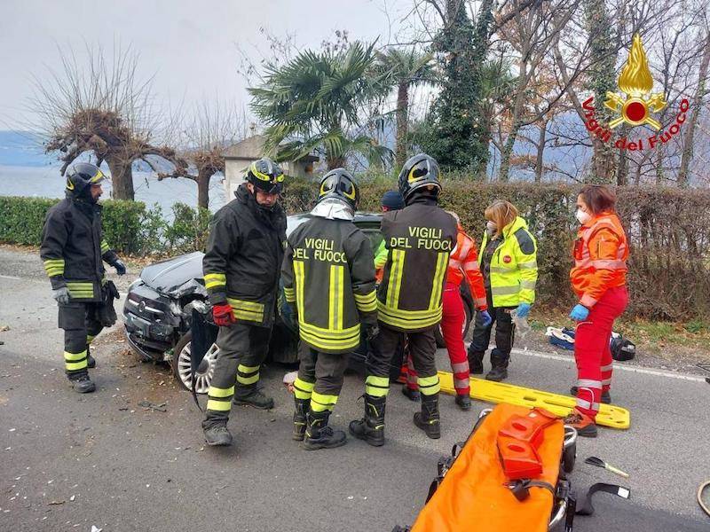 Incidente a Brezzo di Bedero, grave una automobilista