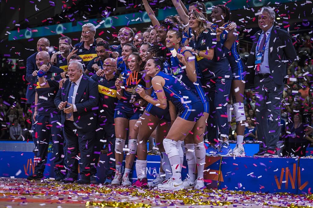 L'Italia di pallavolo femminile vince la Nations League 2022. Caterina Bosetti (al centro) miglior schiacciatrice del toneo - foto FIPAV