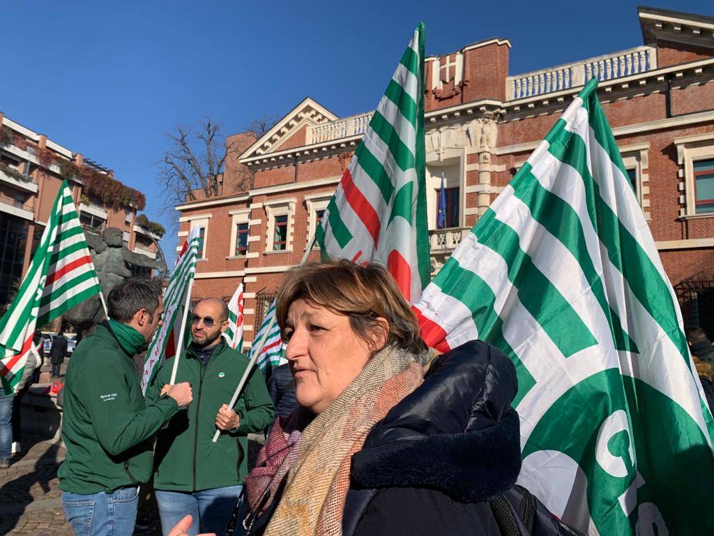 Presidio dei lavoratori della Leggiuno spa in tribunale a Varese