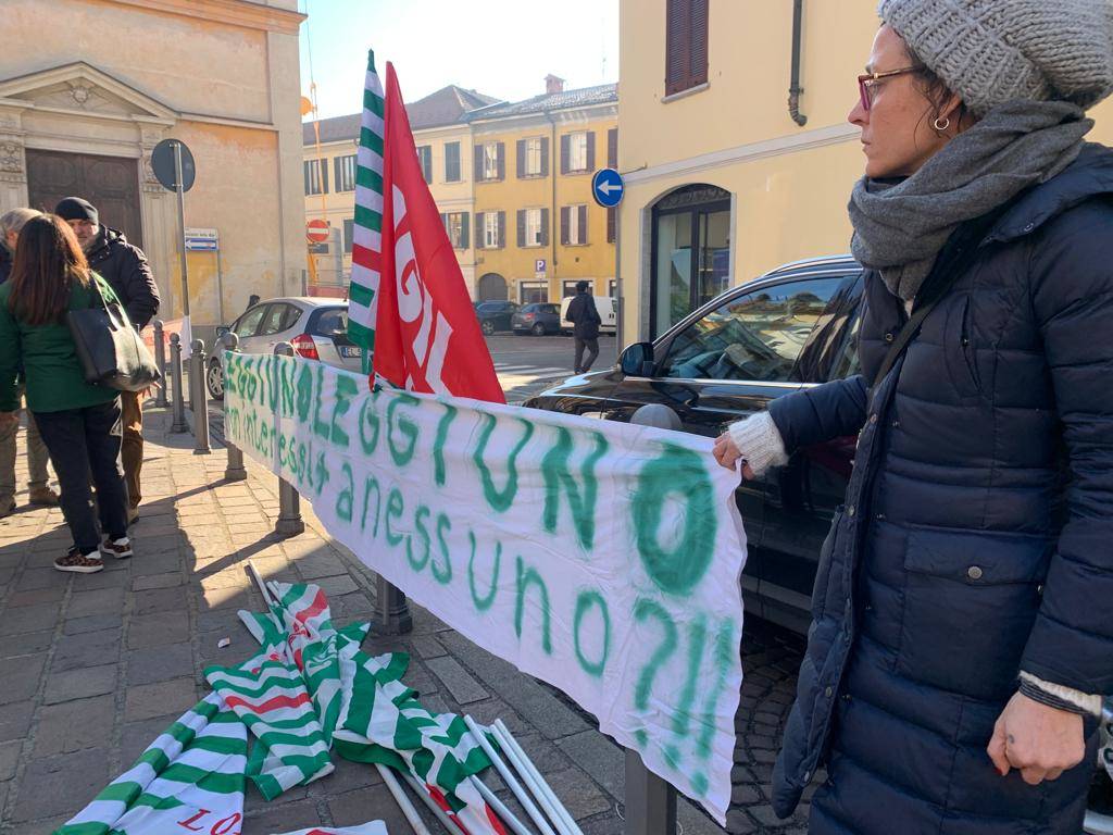 Presidio dei lavoratori della Leggiuno spa in tribunale a Varese