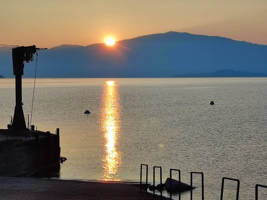 Il tramonto dorato a Caldè