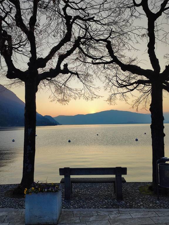 Il tramonto dorato a Caldè