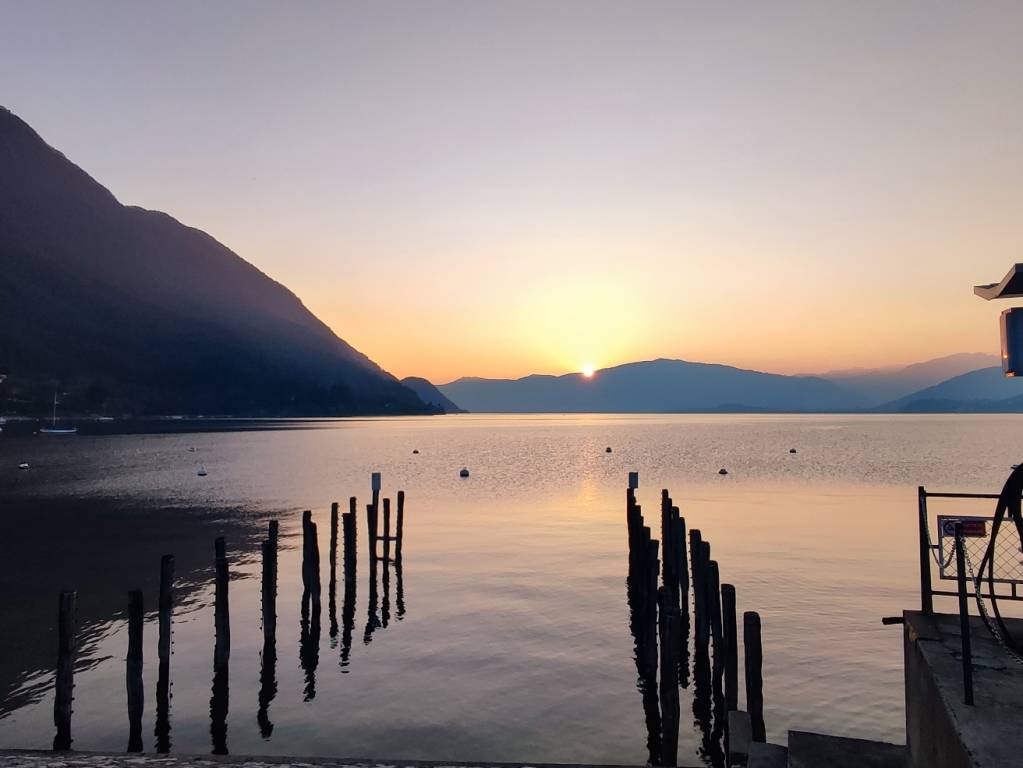 Il tramonto dorato a Caldè