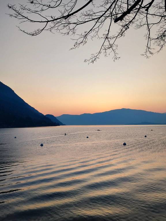 Il tramonto dorato a Caldè