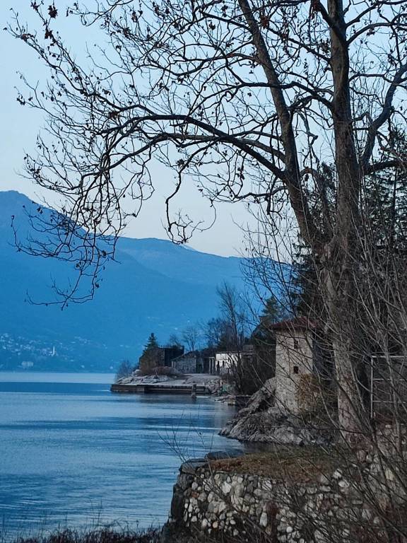 Il tramonto dorato a Caldè