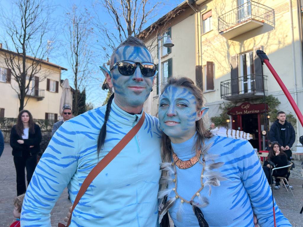 Il Carnevale di Ispra 2023: mascherine e carri per le vie del centro storico