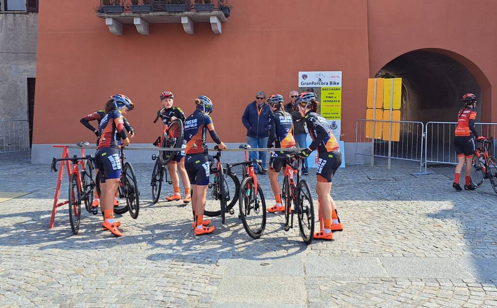 24esima edizione Trofeo Binda: la partenza da Maccagno