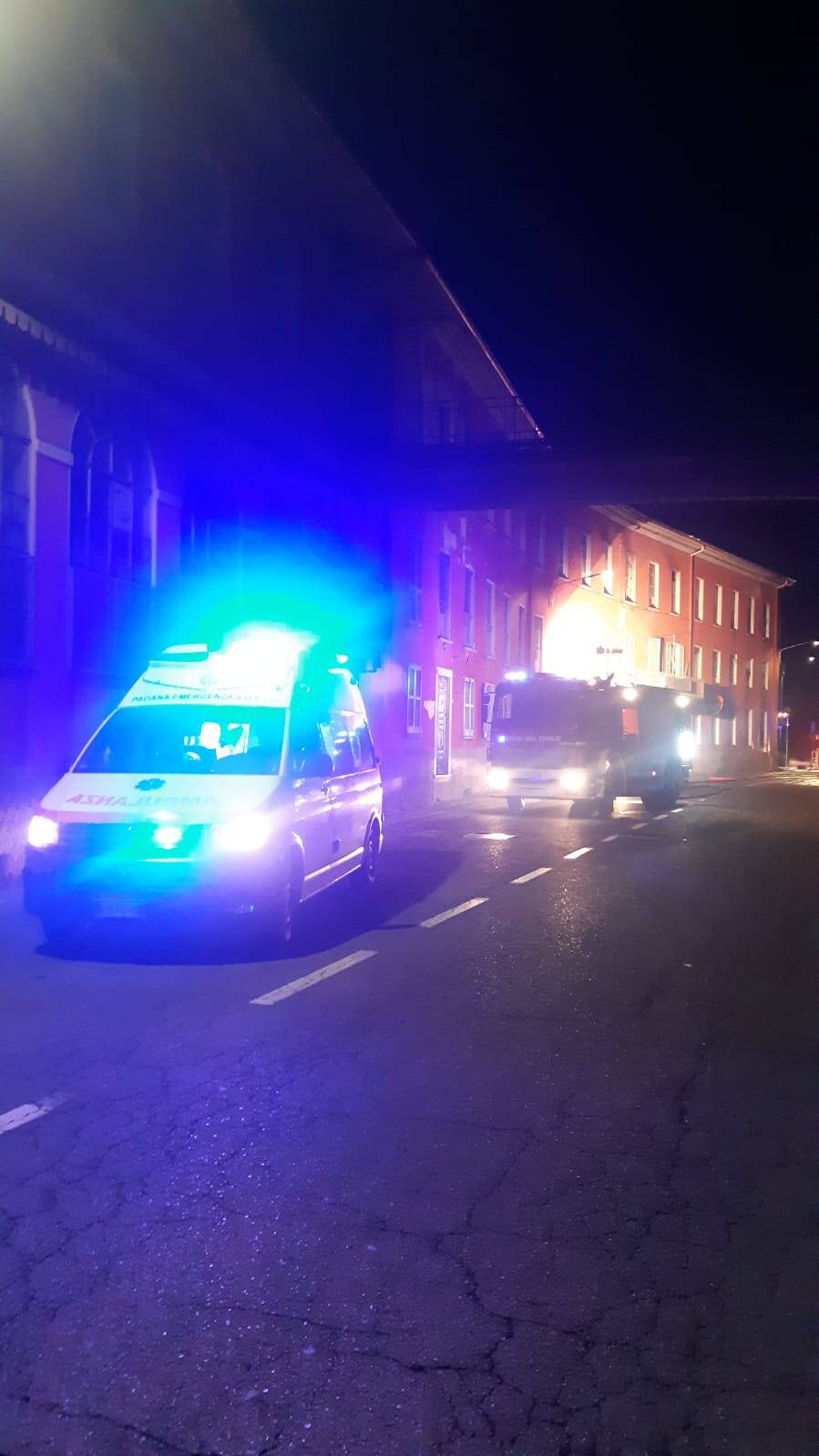 L\'incendio all\'ex fabbrica tessile di Germignaga