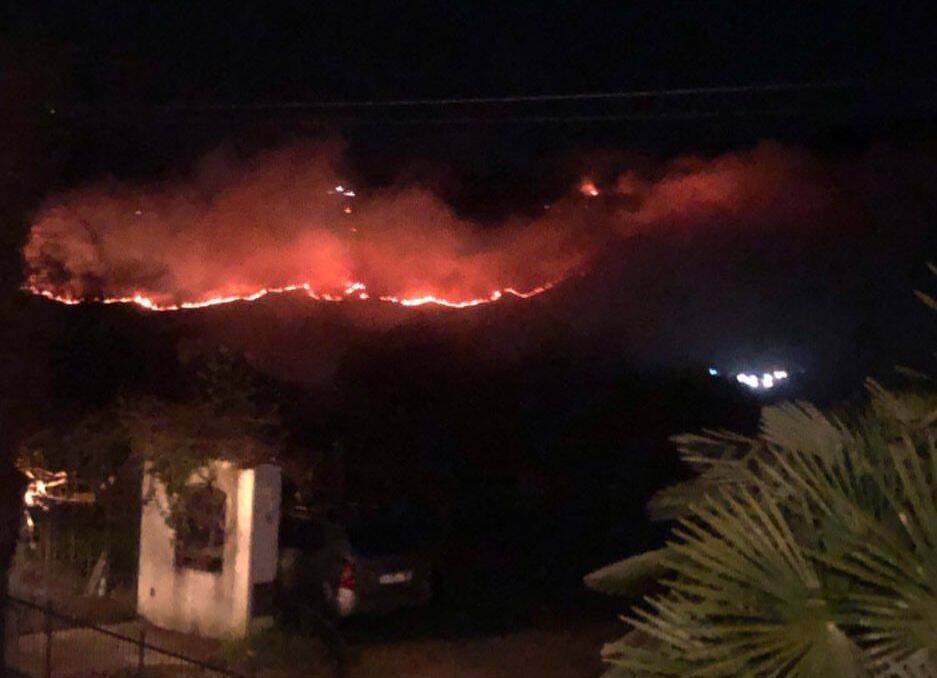 Avanza l\'incendio di Montegrino