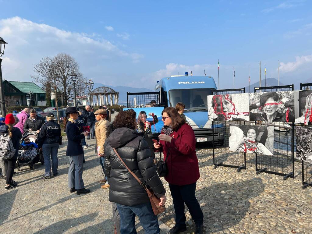 La campagna della Polizia di Stato "Questo non è amore" a Laveno Mombello 