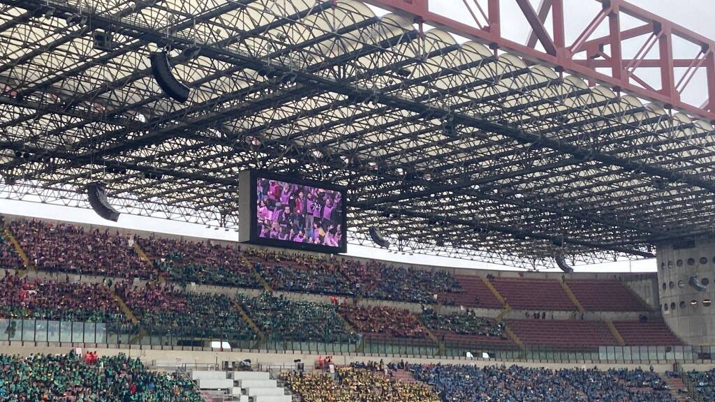San Siro "invaso" dai cresimandi 