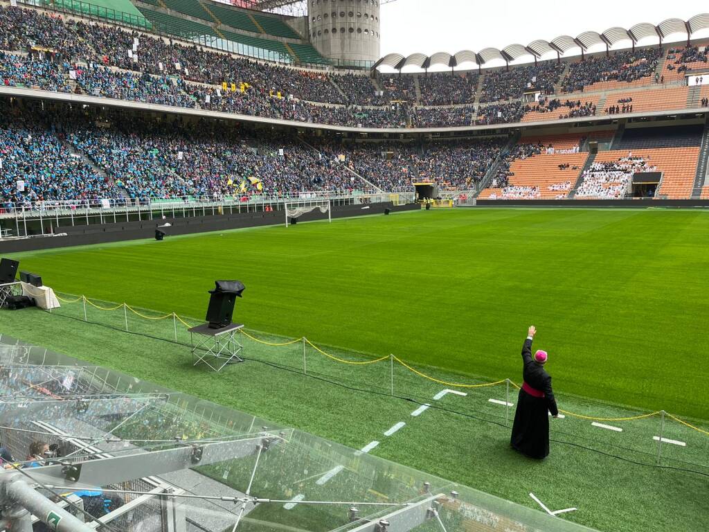 San Siro "invaso" dai cresimandi 