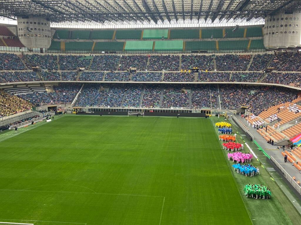 San Siro "invaso" dai cresimandi 