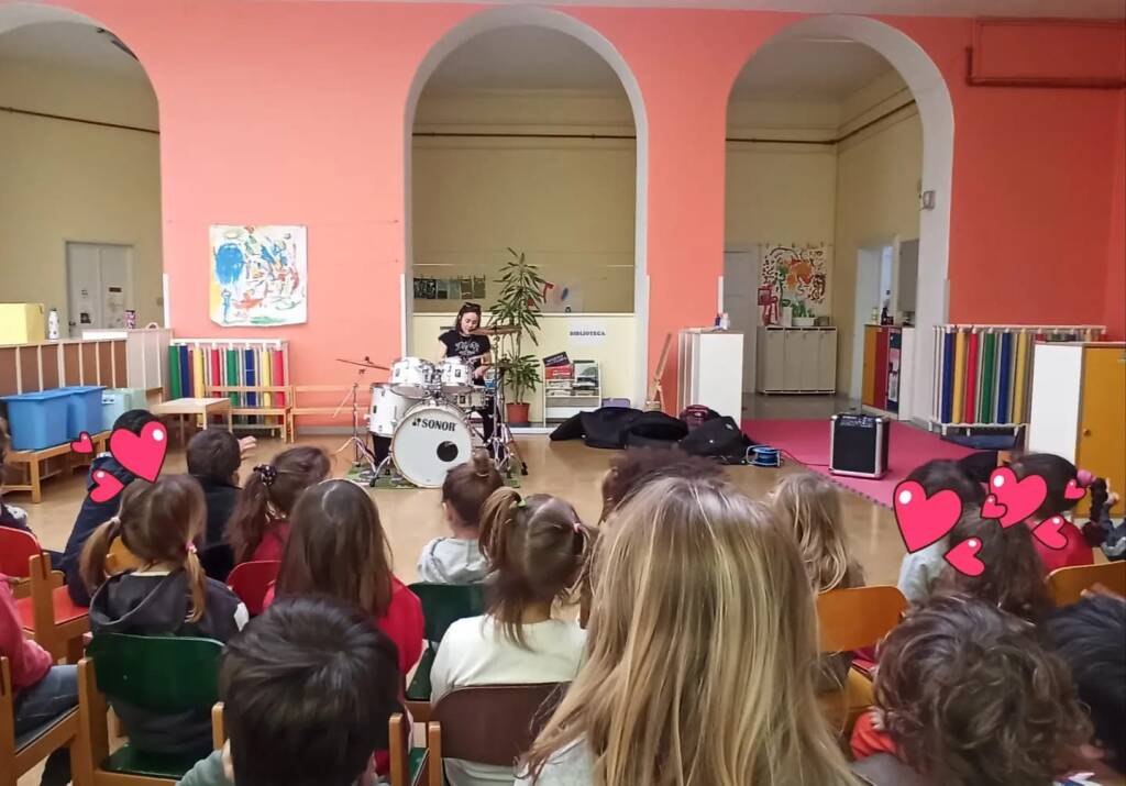batteria all'asilo di laveno