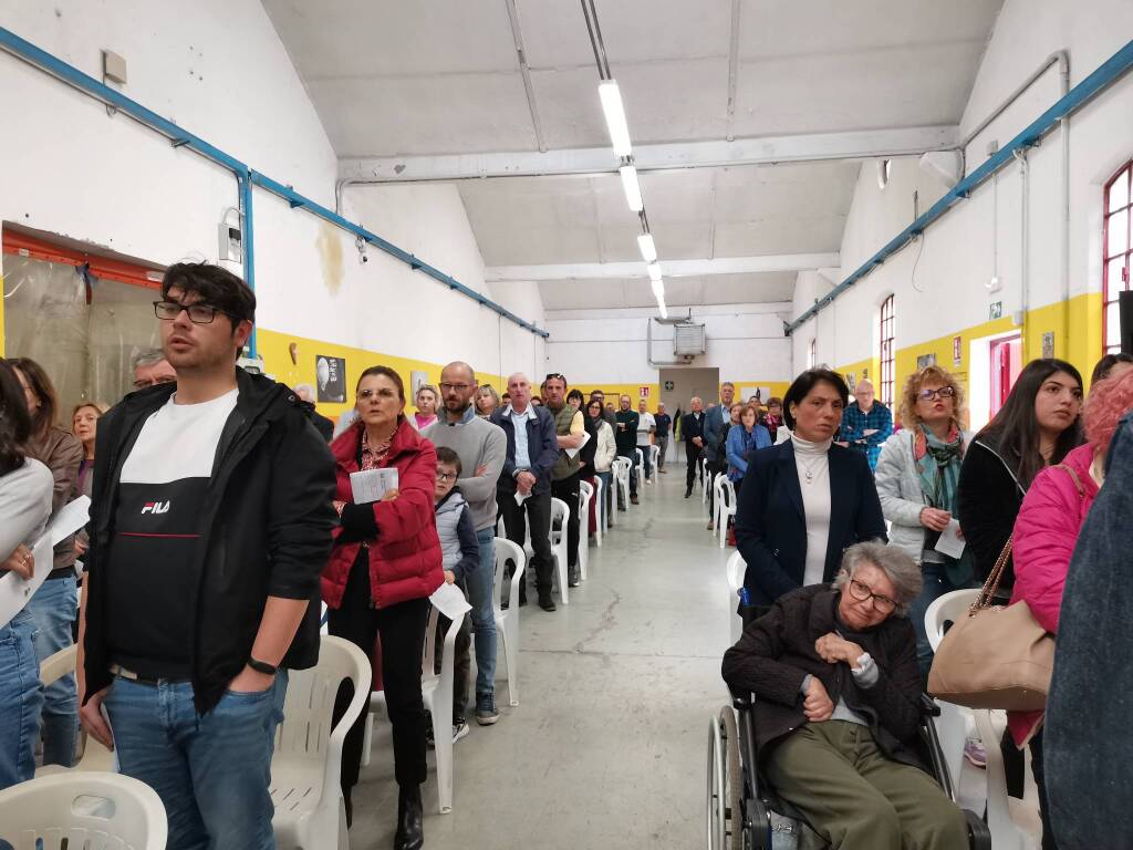 Don Mazzi celebra la Santa messa a "La Valle di Ezechiele" a Fagnano Olona 