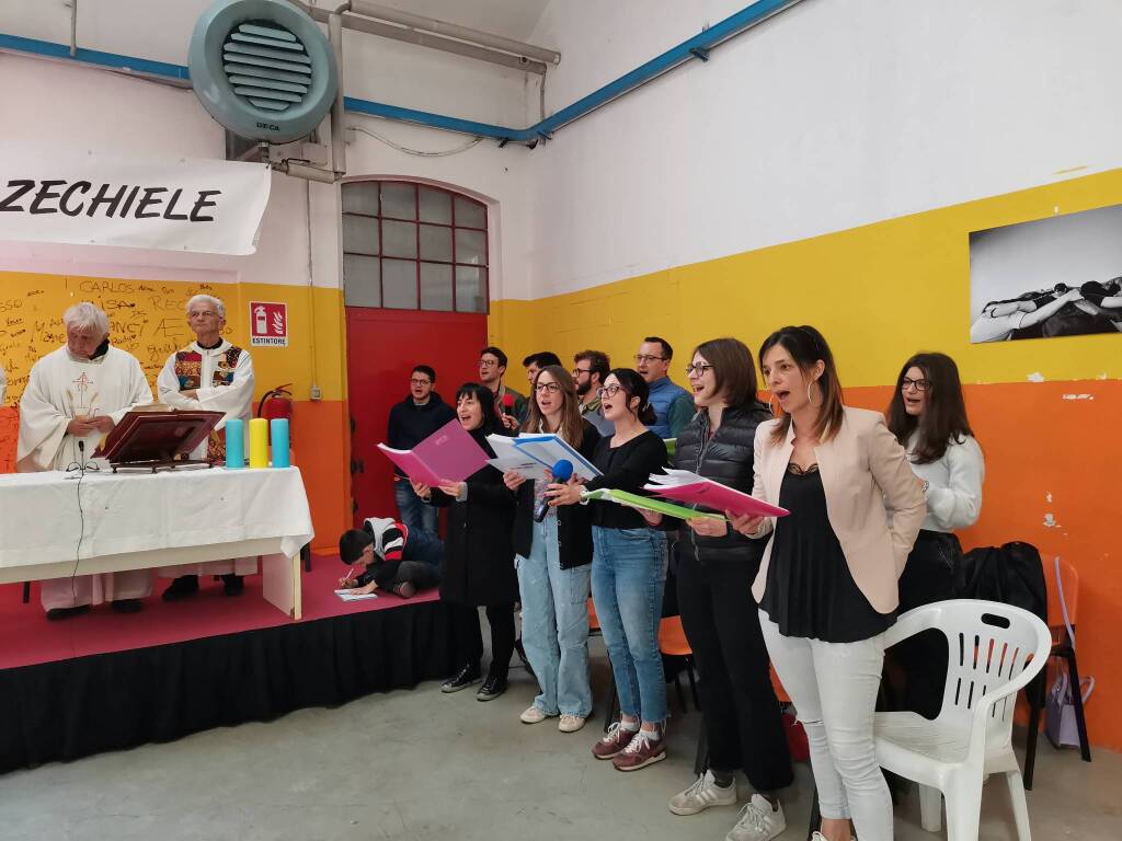 Don Mazzi celebra la Santa messa a "La Valle di Ezechiele" a Fagnano Olona 