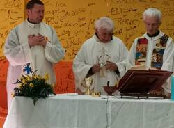 Don Mazzi celebra la Santa messa a "La Valle di Ezechiele" a Fagnano Olona 