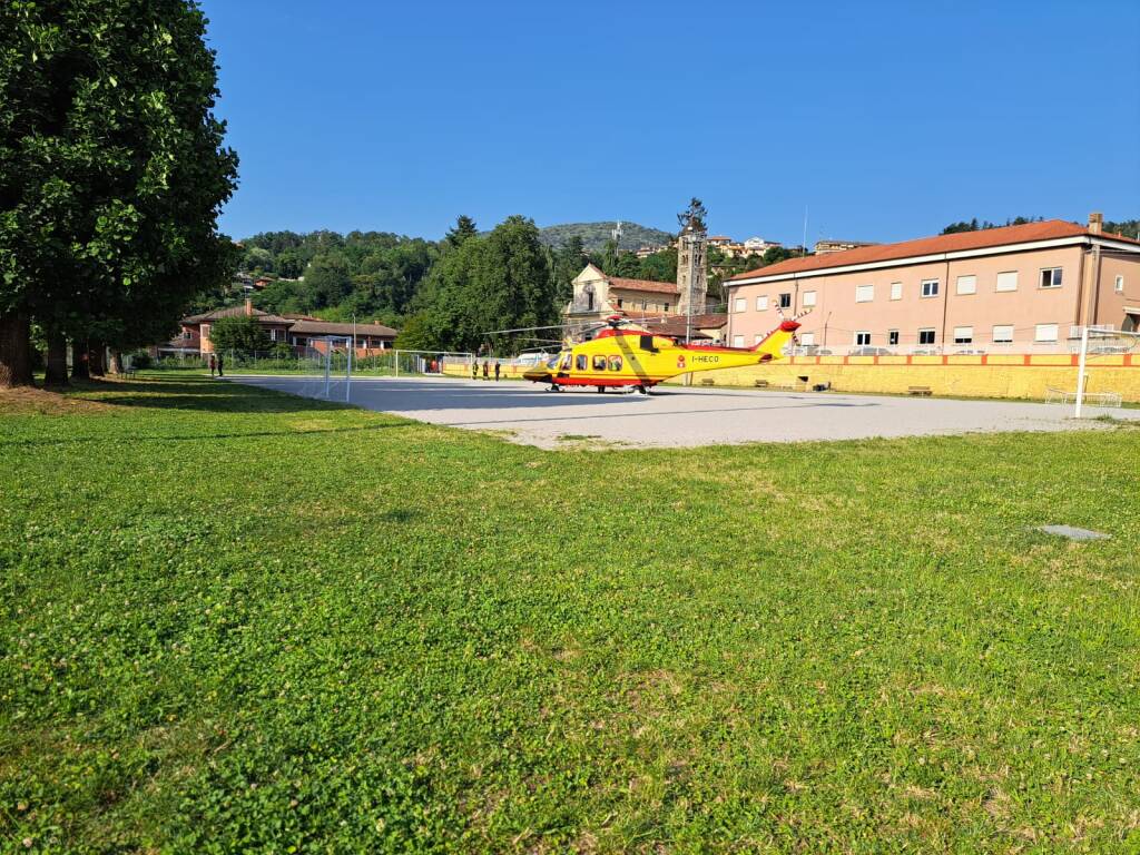 Cade un ramo a Luino, 5 feriti