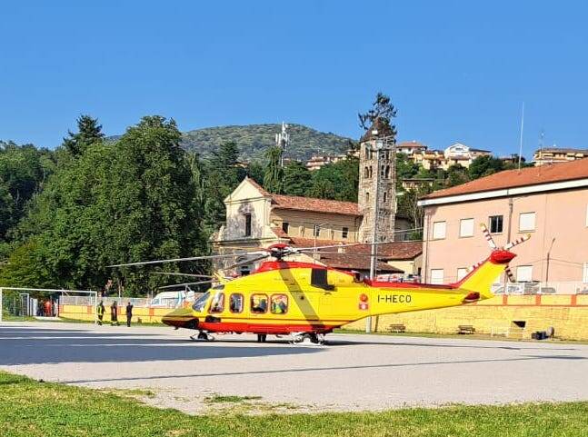 Cade un ramo a Luino, 5 feriti