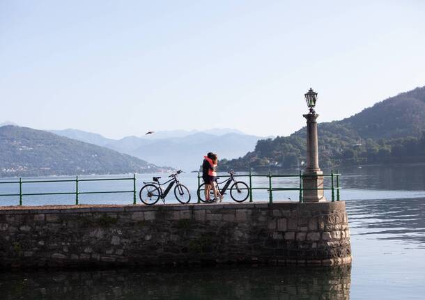 In mille e trecento per la Bike Night 2023, la pedalata notturna da Milano ad Arona