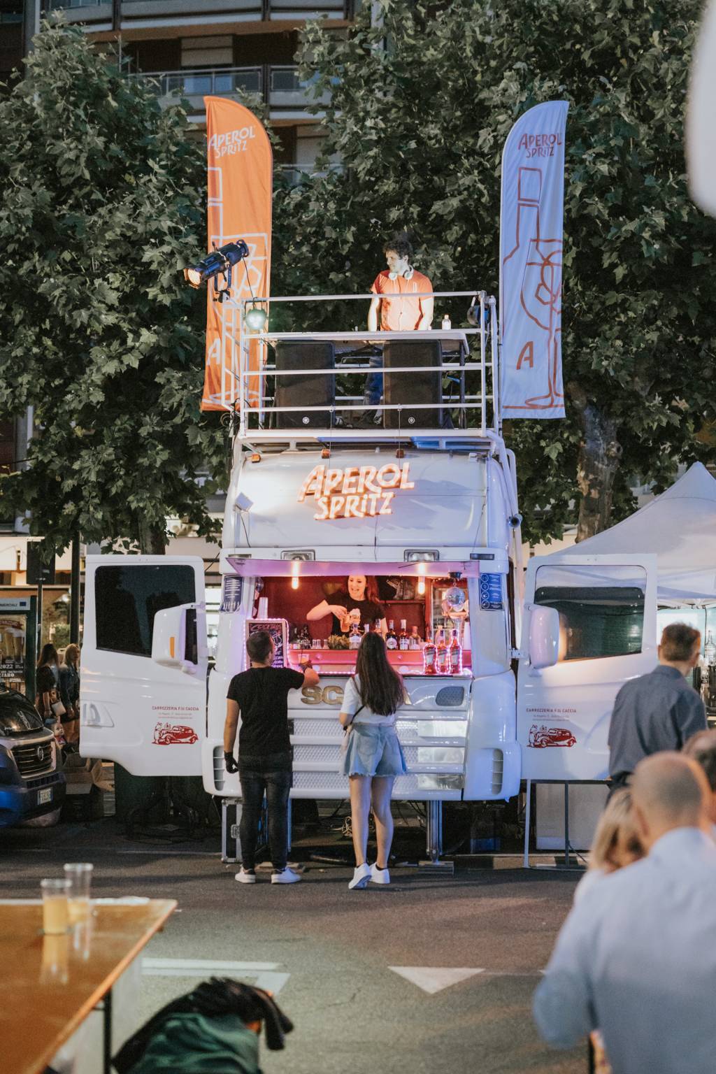 Urban Lake Street Food Arona