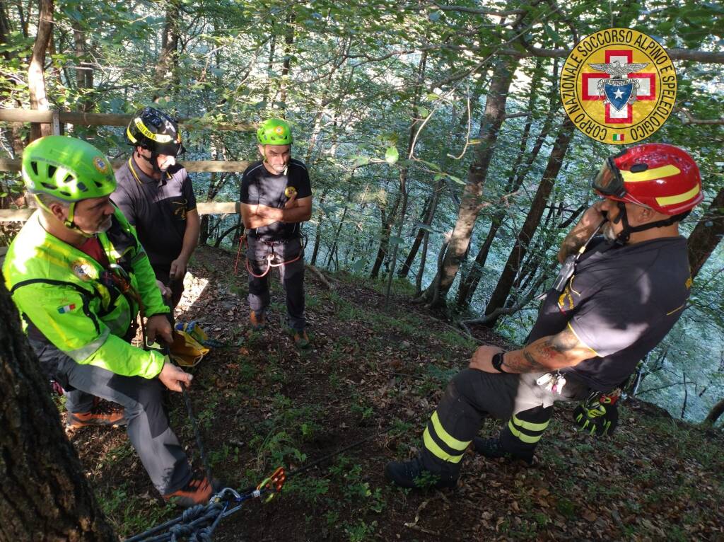 Bloccato col cane nel dirupo, lo salva il Soccorso alpino