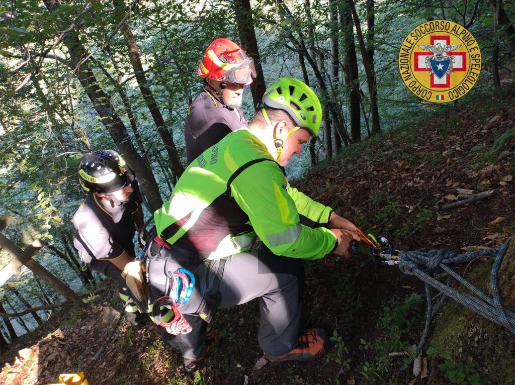 Bloccato col cane nel dirupo, lo salva il Soccorso alpino